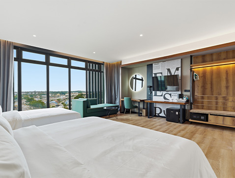 everly group lhesson family suite